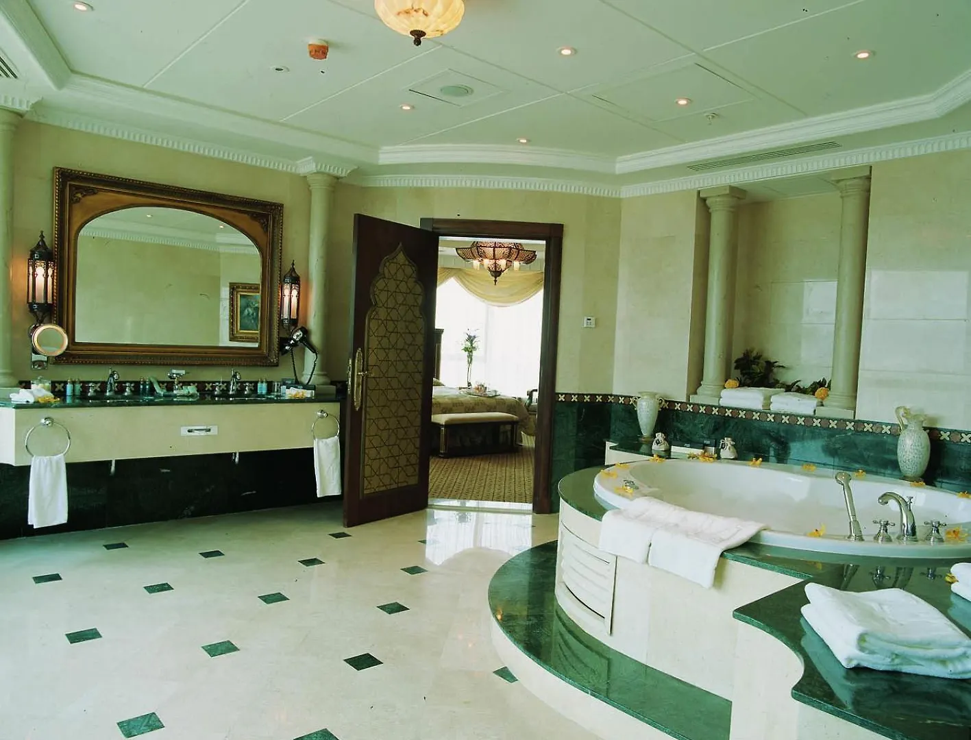 Al Habtoor Grand Beirut Hotel 5*,  Libanon